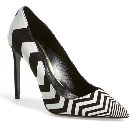 Nicholas Kirkwood Chevron Pointy Toe Pump - Picture 1 of 6